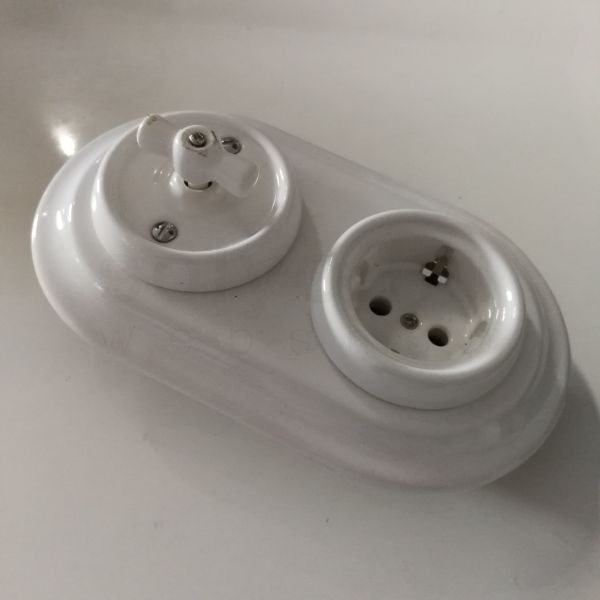 porcelan-kapcsolo-konnektor-feher
